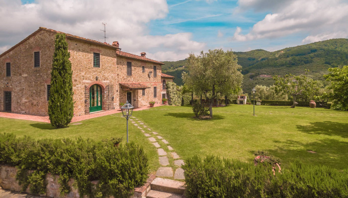 farmhouse for rent in the Tuscan countryside